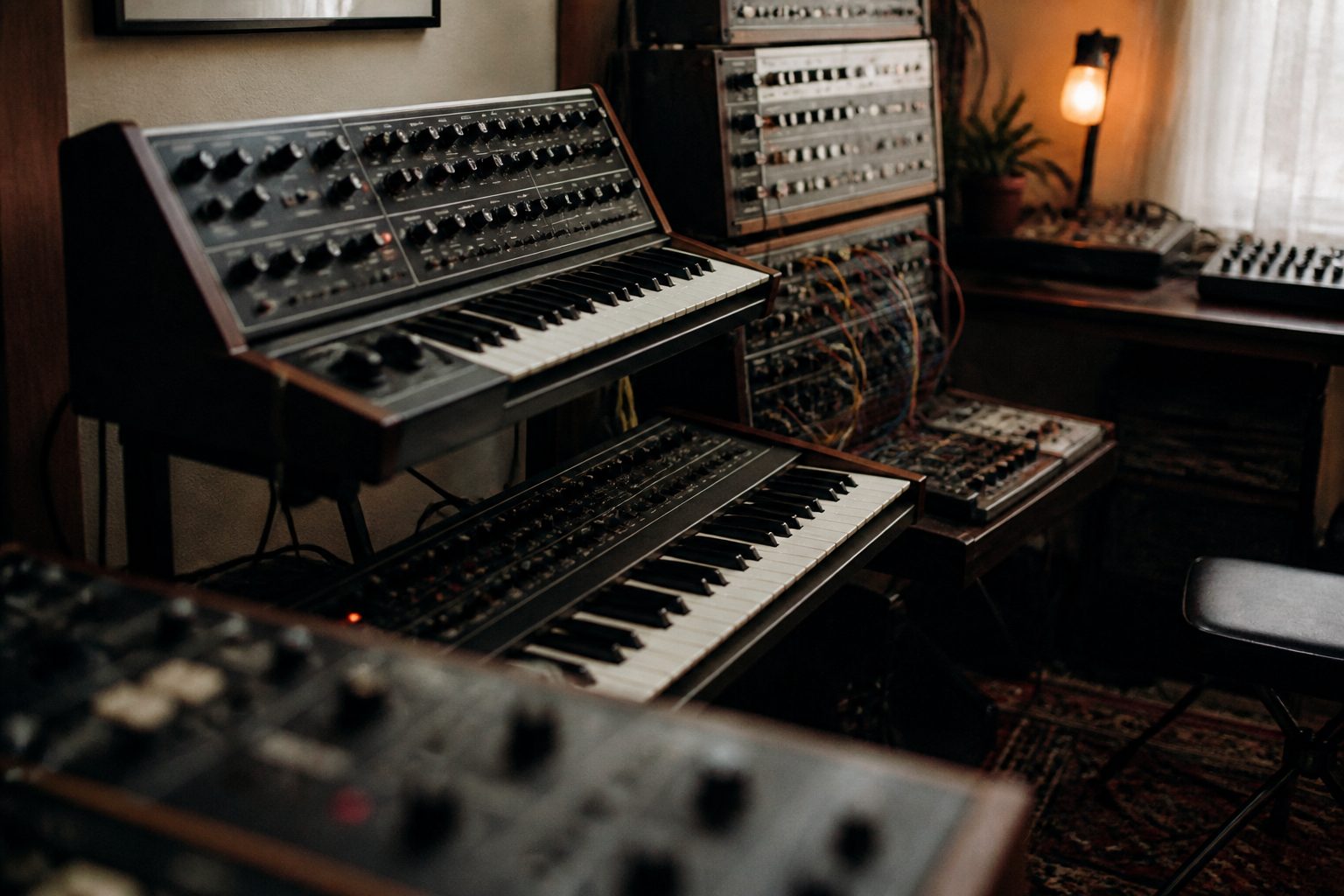 Prophet-style polys: the sound of stacked voices — How voice cards, unison, and detune create the width people chase with…