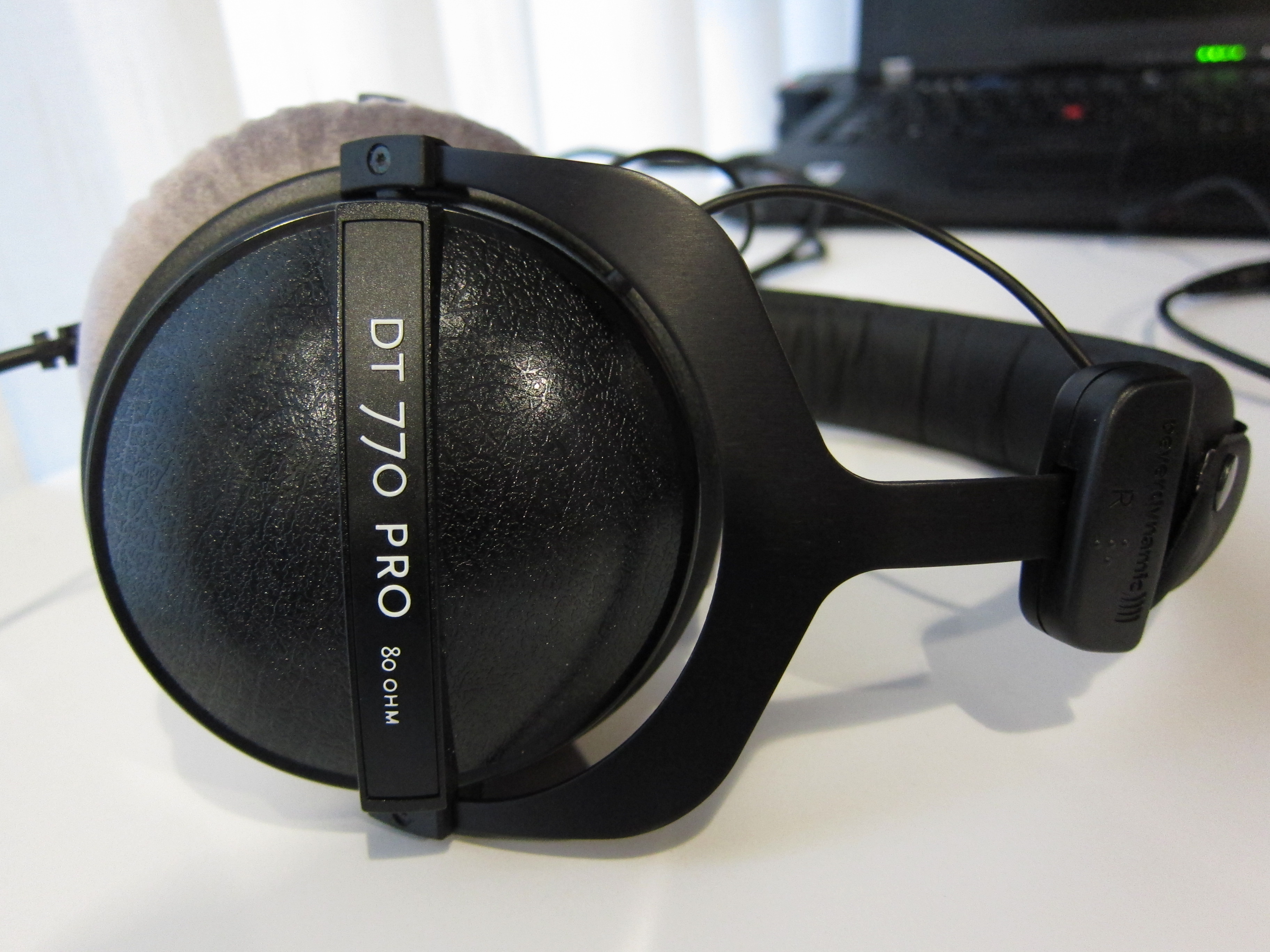 beyerdynamic DT 770 PRO 80 Ohm over-ear studio headphones