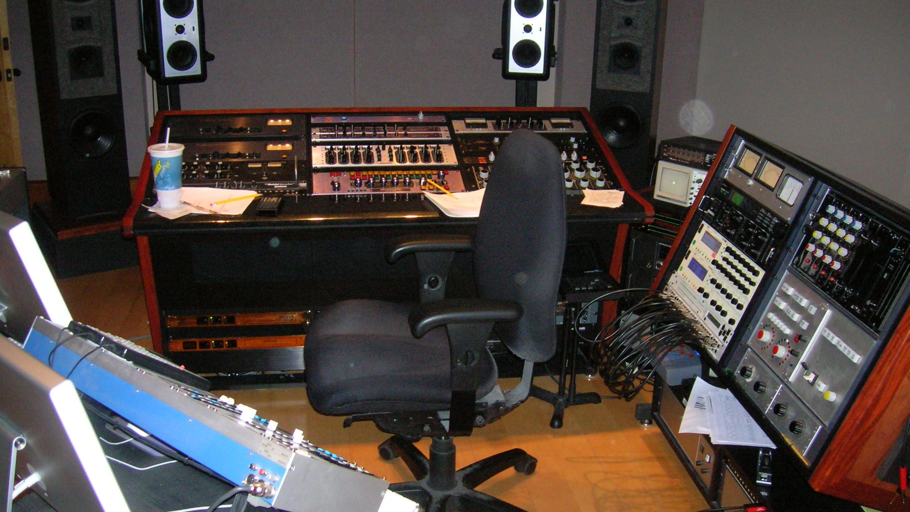 How to prepare your mix for mastering: headroom, file format and the checklist — What to bounce, how much headroom to…